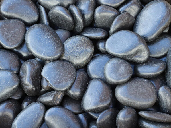 Black Polished Pebbles 20-30mm - Image 2